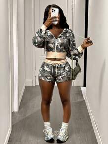 Slaydiva 2025 新款夏季秋冬街头休闲迷彩印花连帽开襟长袖短外套 + 迷你短裤女两件套，适合毕业季、早午餐装、日常旅行、旅行、朋友聚会、返校、摇滚、街头、音乐会、节日、购物、辣妹-A - 彩色 - 查看 6