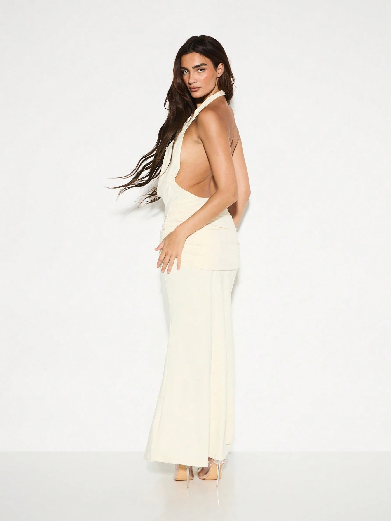 KIZN Vestido longo drapeado com decote halter e cintura franzida