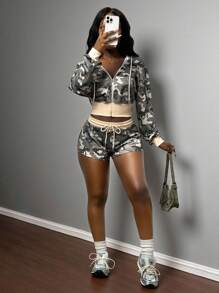 Slaydiva 2025 新款夏季秋冬街头休闲迷彩印花连帽开襟长袖短外套 + 迷你短裤女两件套，适合毕业季、早午餐装、日常旅行、旅行、朋友聚会、返校、摇滚、街头、音乐会、节日、购物、辣妹-A - 彩色 - 查看 9