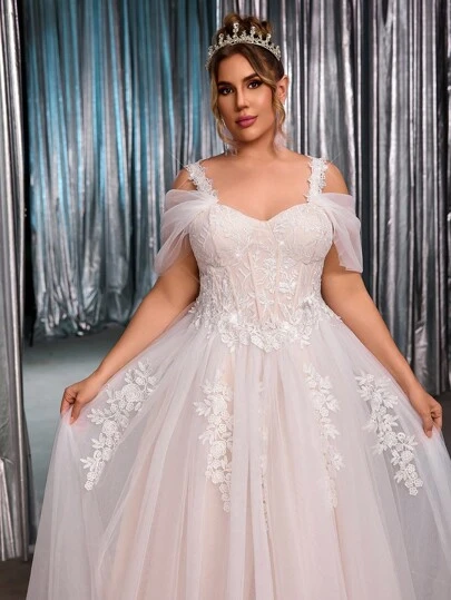 Glamrae Petite Curve Vestido de novia elegante y lujoso de talla grande con hombros descubiertos, de color blanco piel, con bordados exquisitos, parches de malla y aplicaciones en la cintura en forma de línea A
