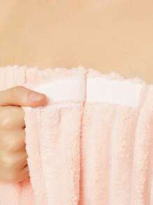 SHEIN 1 pieza Bata de baño de felpa de coral para mujer, suave y absorbente, con bufanda y gancho, toalla sin desprendimiento, para el hogar, spa, ropa de dormir, artículos esenciales para volver a la escuela