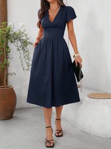 SHEIN Clasi 女士优雅纯色 V 领不对称口袋腰部喇叭形中长连衣裙 - 藏蓝色 - 查看 5