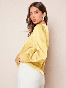 BizChic Áo kiểu tay phồng cổ chữ V có cúc trang trí, chất liệu satin, thanh lịch, phù hợp mặc hàng ngày cho người đi làm thành thị, mang hơi hướng lãng mạn thập niên 90, thích hợp cho Giáng sinh, Năm mới, Ngày Valentine, tiệc tùng, đi biển, lễ tốt nghiệp, đa năng, tối giản, lãng mạn, phù hợp cho khách dự đám cưới, chủ nhà, hẹn hò, tiệc tùng, buổi hòa nhạc, bữa ăn sáng muộn, sân bay. - Màu vàng - Xem 9