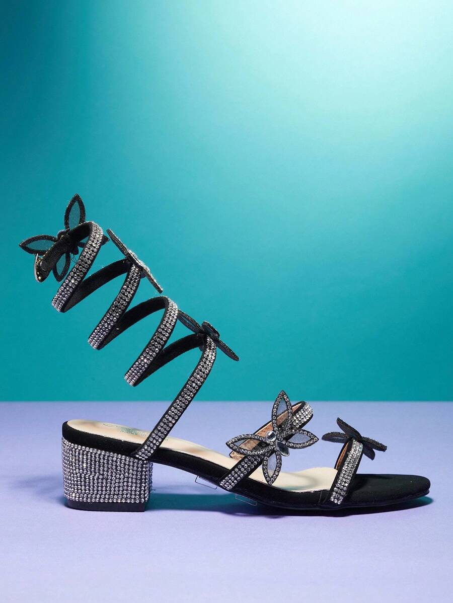 Mini mi Sandales de soirée noires à talons carrés avec brides à la cheville ornées de cristaux, papillons 3D et spirales - Talons sécuritaires pour le cosplay de princesse - Noir - Voir 1