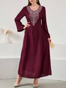 Al Najma 1 قطعة فستان إماراتي طويل الأكمام أنيق مزين بالكريستال والترتر باللون البرغندي الرزين للنساء في فصل الخريف - عنابي اللون - مشاهدة 4