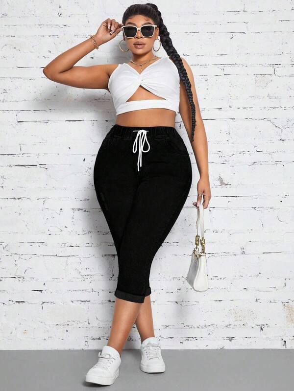 SHEIN SXY Pantalón capri de mezclilla ajustado con cintura con cordón, para tallas grandes, de estilo casual de verano