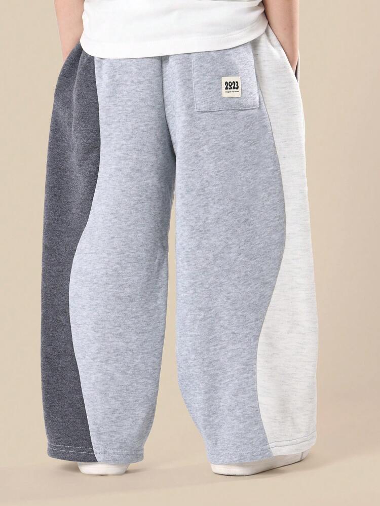 Pantaloni della tuta larghi a blocchi di colore con elastico in vita e tasche