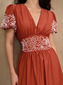 DAZY 女士优雅刺绣V领泡泡袖中长连衣裙 - 橘色 - 查看 8