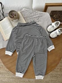 SHEIN 2 件套男婴幼儿新生儿 0-3 岁休闲日常穿着 Polo 领运动衫 + 裤子套装，条纹服装 - 黑與白 - 查看 2