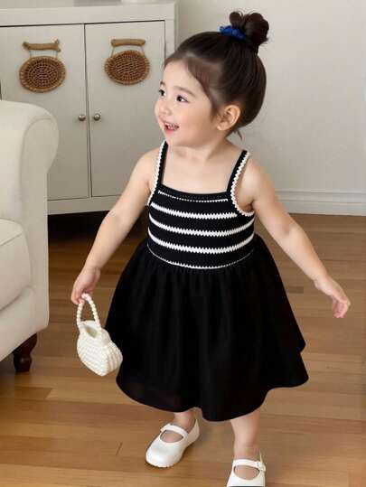SHEIN Playful Pals Baby Girls' Spaghetti Strap A-Line Dress. This Dress Features A Spaghetti Strap Design, Simple And Elegant. The A-Line Silhouette Skirt Adds A Lively And Cute Look. This Dress Has A Loose Fit, Suitable For Babies Of All Body Types. It Is Not Only Suitable For Beach Vacations, Outdoor Picnics And Other Summer Outings, But Also For Casual Home Wear, Allowing Babies To Enjoy A Relaxed And Free Time While Showcasing Their Unique Charm.
