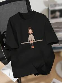 EMERY ROSE 休闲修身女士加大码 T 恤，印有穿着棉衣坐在椅子上的小女孩图案，夏季 - 黑色 - 查看 1