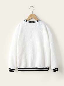 SHEIN Sweat-shirt-shirt à col rond texturé avec patch de lettre accessoirisé, décontracté pour garçon préadolescent. Respirant et confortable, pour la saison de la rentrée scolaire 2025. Vêtement de sport pour les enfants, le collège et le campus. Sweat-shirt-shirt oversize pour garçons. - Blanc - Voir 2