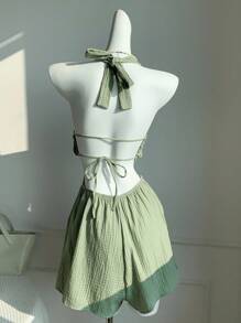 Comfortcana Jednokolorowy damski kombinezon z wycięciem i wiązaniem przy szyi - Zielony - Zobacz 3