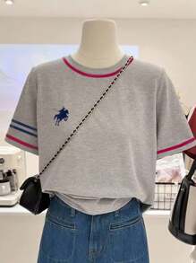 SHEIN 大码夏季休闲拼色条纹骑士印花T恤