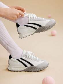 CUCCOO EASI 女士拼布设计圆头平底运动鞋，时尚舒适 PU 皮革灰色运动鞋，适合日常室内外穿着 - 淺灰色 - 查看 6