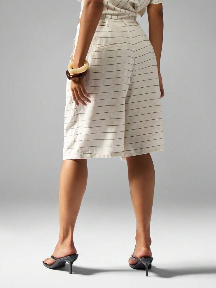 MISSGUIDED Bermudas a rayas con diseño plisado en la parte delantera