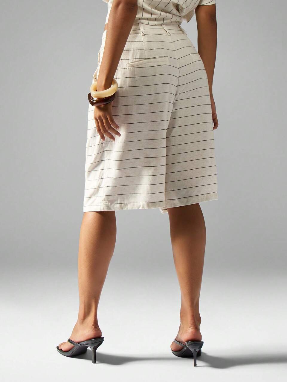 MISSGUIDED Striped Bermuda Tailored Linen Feel Shorts Mid Rise Pleated Knee Length Summer Resort Wear Walking Casual Beach Vacation Bottoms