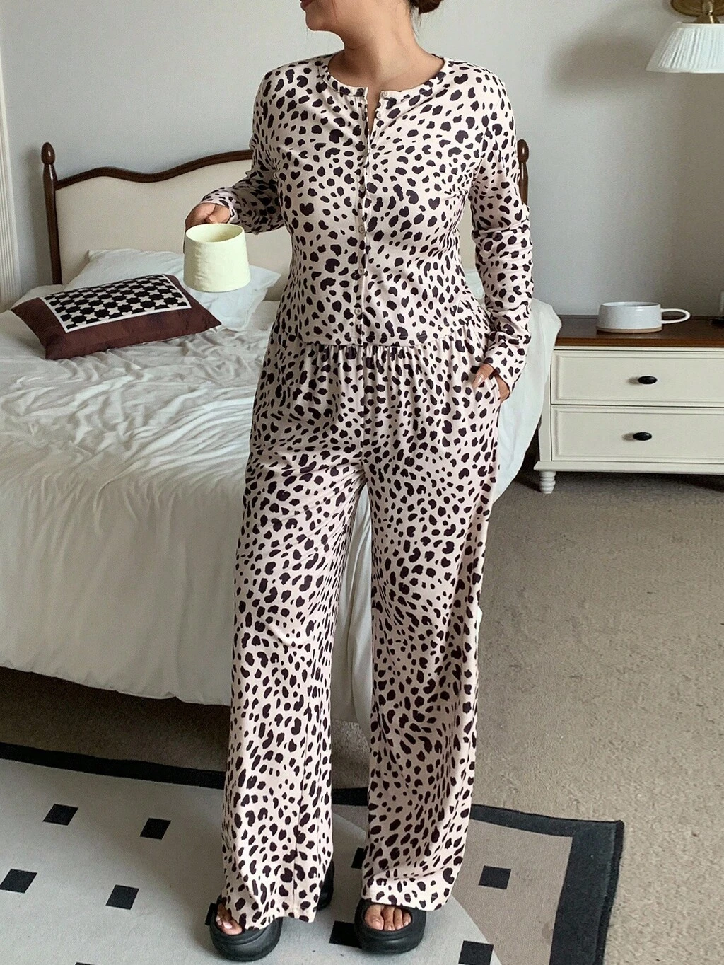 Dazy Plus 2pcs Plus Size Women Leopard Print Pajama Set, Long Sleeve Top And Elastic Waist Pants, Sleepwear, Fall Clothes