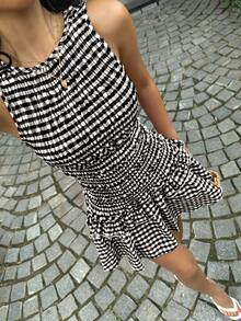 SHEIN EZwear 女式常规可爱度假风格红白格子无袖迷你连衣裙 - 黑與白 - 查看 4