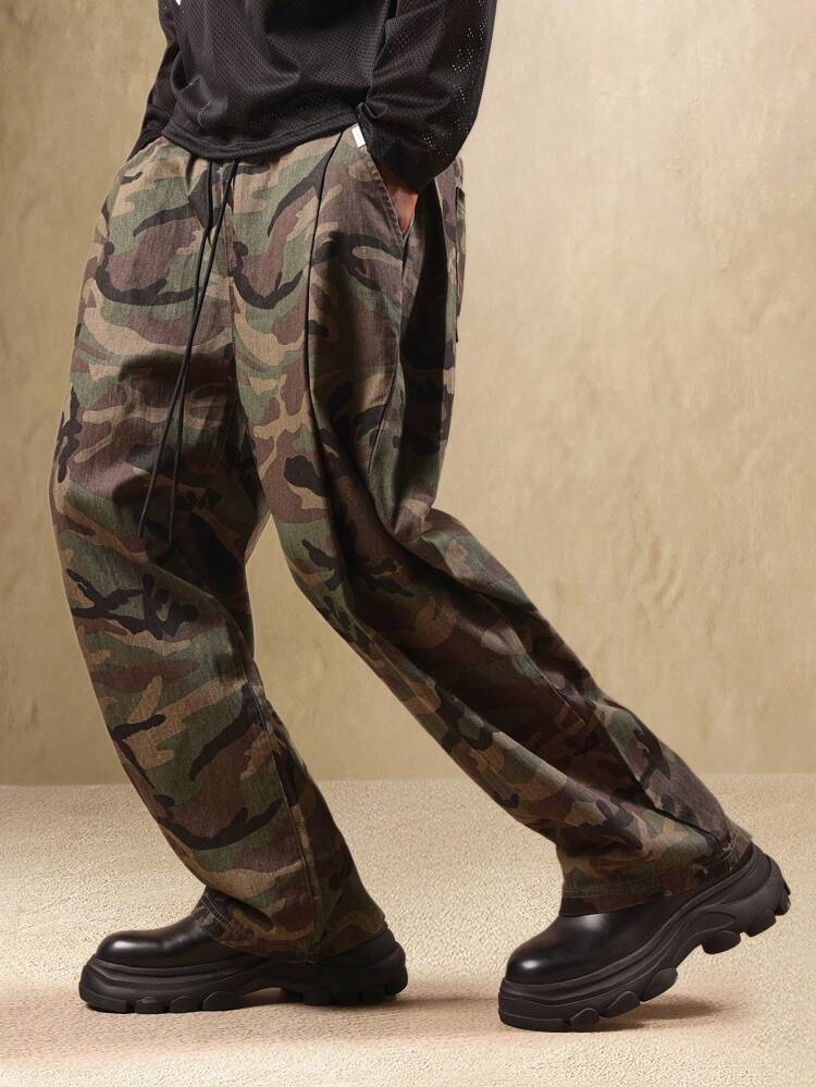 Loose Fit Cargo Pants With Pleated Design