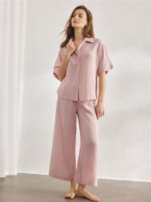 Ocili Conjunto de ropa de dormir de lino natural para mujer con cuello, botones al frente, manga 3/4 y pantalones a media pierna con rayas, cómodo