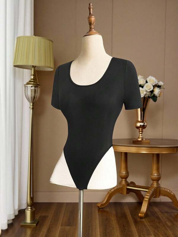 SHEIN Clasi SHEIN Clasi Plus Size Women V-Neck Backless Tie Front Short Sleeve Bodysuit, Elegant Fitted,Fit,U Collar,Backless,Curvy,Knot,Fitted,Fitted Shirt,Sleeve Bodysuit,Unitard,Blac,Stretch Fabric,Street,Outdoor,Casual,Going Out,Summer,Tops,T-Shirts,Bodysuits