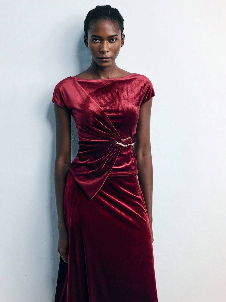 SHEIN Maija Classic Wine Top With Metal Decoration Button, Slim Fit, Suitable For Early Autumn Party Season Burgundy Tops For Women Wine Red Top Dark Red Top Maroon Top Velvet Top, Fall For Women,Winter For Women,Winter,Night Out,Going Out Tops Women, Night Out,Date Night,Old Money Style