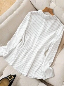 SHEIN Clasi Chaqueta tipo blazer de manga larga con cuello de Mao a rayas para mujer de talla grande, elegante abrigo informal de negocios de estilo retro para el verano - Blanco - Ver 2