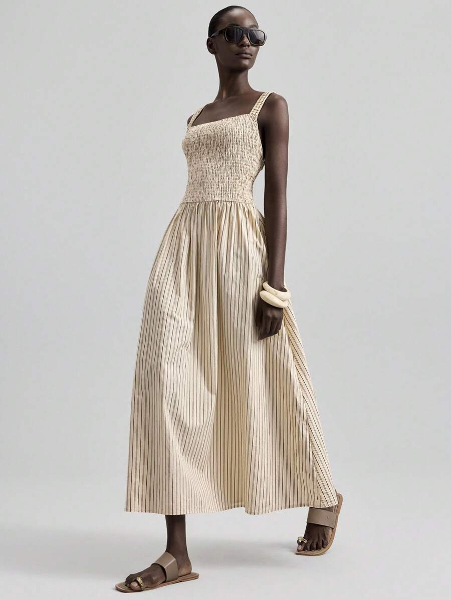 Ontre 2025新款度假风休闲条纹连衣裙，宽松版型，飘逸裙摆，可调节肩带，米色，商务休闲 - 杏色 - 查看 1