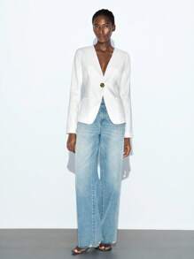 Maija 女式米色 V 领百搭、时尚都市时尚必备舒适 V 领落肩长袖、后开衩设计、正面金属玫瑰花装饰、商务休闲办公装、低调复古氛围、高端品质、都市通勤、杂志编辑标志性风格、城市社交派对外套女式西装外套女式西装外套短款西装外套白色西装外套女式金属装饰秋装