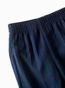 Souflis Souflis 男婴两件套清新蓝格子套装，春夏必备！前开襟短袖上衣，展现时尚造型，搭配同色系短裤，打造和谐统一的穿搭。简约的图案彰显简约时尚的风格。户外玩乐，散发阳光活力；居家休闲，舒适惬意；运动时，灵活自如；派对场合，展现迷人绅士风度。 - 寶藍色 - 查看 4