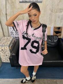 SHEIN Explorewe Streecool KIDS Frühling/Sommer rosa gestreiftes lässiges Mode bequemes süßes lebendiges College-Stil gestreiftes Nummer-Muster Farbblock T-Shirt Kleid, sportlich energiegeladenes Cheerleader Kleid - Pink - Übersicht 9