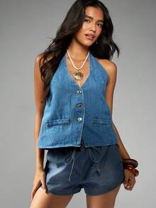 MISSGUIDED فستان قصير بدون أكمام من الجينز مع قلادة قلب معلقة، تصميم بدون ظهر، أزرار أمامية، ملابس شارع صيفية للمهرجانات، موضة Y2K عصرية وكاجوال بدون أكمام - الأزرق - مشاهدة 1