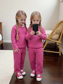 SHEIN Conjunto de pantalones y camiseta de manga larga acanalada de gran tamaño de estilo liso para niña en casa - Rosa Fucsia - Ver 8