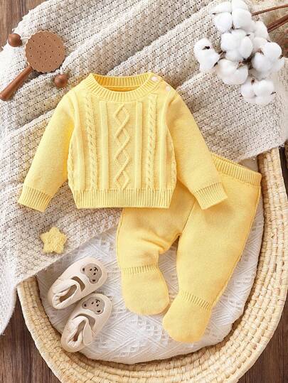 SHEIN Conjunto de suéter y pantalones básicos de punto casual para niños pequeños