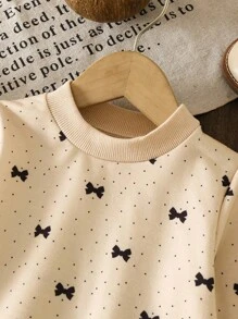 SHEIN Vintaside Kids 女婴时尚刺绣荷叶边下摆蝴蝶结印花运动衫 - 杏色 - 查看 3