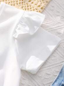 SHEIN Vintaside Kids 女婴时尚纯色短袖 T 恤和休闲心形印花围兜裤 2 件套 - 彩色 - 查看 4