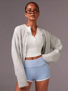 Athîral Pantalones cortos de mujer con diseño de dobladillo para fitness y actividades casuales