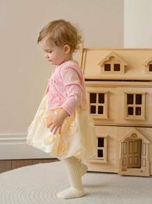 SHEIN This 2-Piece Baby Girl's Fashionable, Sweet And Cute Sleeveless Three-Dimensional Floral Organza Dress Pairs Well With A Comfortable Knitted Textured Short Coat Set.