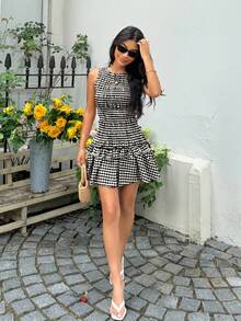 SHEIN EZwear 女式常规可爱度假风格红白格子无袖迷你连衣裙 - 黑與白 - 查看 6