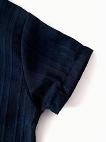 Souflis Souflis 男婴两件套清新蓝格子套装，春夏必备！前开襟短袖上衣，展现时尚造型，搭配同色系短裤，打造和谐统一的穿搭。简约的图案彰显简约时尚的风格。户外玩乐，散发阳光活力；居家休闲，舒适惬意；运动时，灵活自如；派对场合，展现迷人绅士风度。 - 寶藍色 - 查看 5