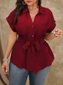 Roveilla 大码女式优雅法式通勤/度假纯色 V 领肩袖系腰 A 字短袖衬衫带金属纽扣装饰 - 紅色 - 查看 1
