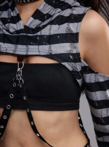 ROMWE Grunge Punk 回到学校：朋克摇滚风格连帽迷你性感做旧黑白条纹短款 T 恤，带链条设计，女士 T 恤 - 黑色 - 查看 7