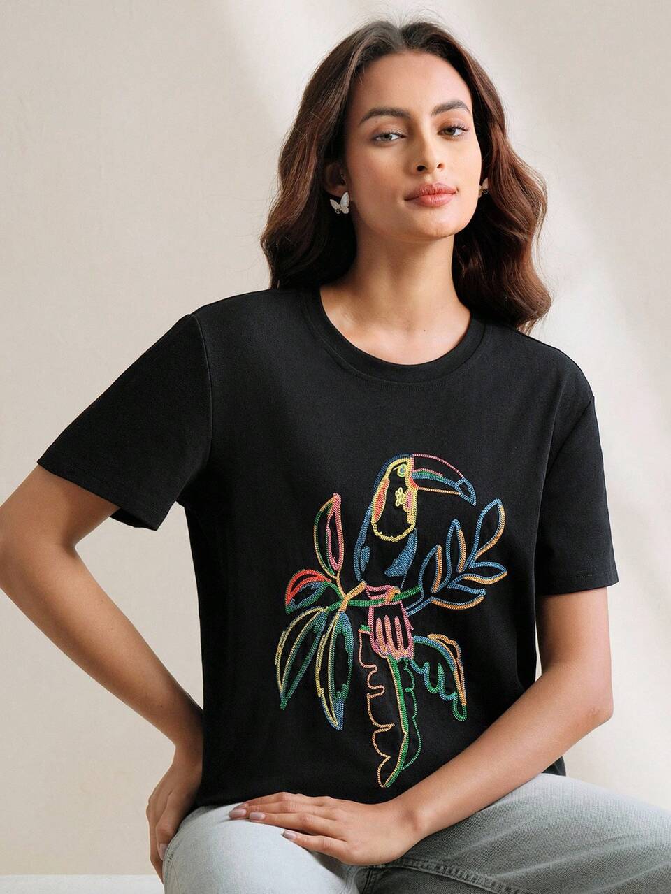 Elegant Bird Embroidered Round Neck T-Shirt, Graphic Tee Suitable For Spring/Summer Vacation