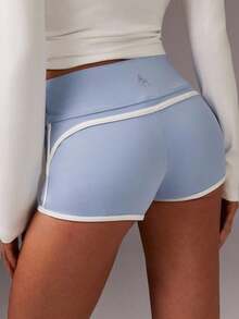 Athîral Pantalones cortos de mujer con diseño de dobladillo para fitness y actividades casuales