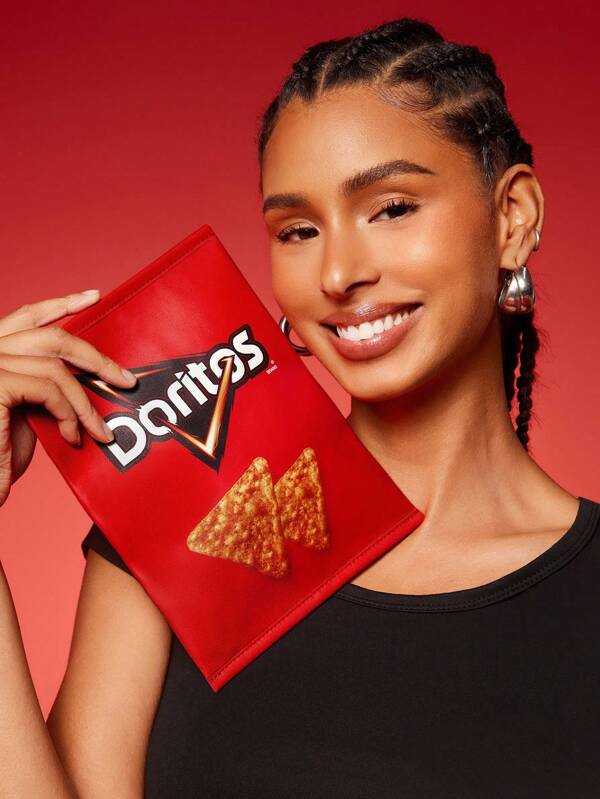 Doritos X SHEIN 1 pieza Bolsa de cosméticos con gráfico de chip de maíz con letra, bolsa de almacenamiento multifuncional, organizador de artículos pequeños, bolsa de viaje, organizador de electrónicos, adecuado para uso diario, viajes, trabajo, maquillaje o estudio, para mujeres y estudiantes