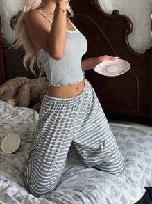 SHEIN 女士蕾丝纹理罗纹吊带背心和印花长裤睡衣套装女士睡衣套装两件套睡衣套装女士睡衣套装条纹睡衣套装夏季睡衣套装 - 淺灰色 - 查看 6