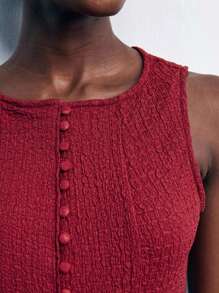 Maija 2025 Gilet sans manches pour femmes en tricot texturé de couleur café, style classique de ville moderne. Convient pour les fêtes du début de l'automne et la rentrée scolaire. Hauts bordeaux, rouges foncés, rouges vin, corsets pour femmes, tops marron. Automne pour femmes, hiver pour femmes, soirée, sortie, hauts pour femmes, soirée, rendez-vous, style old money