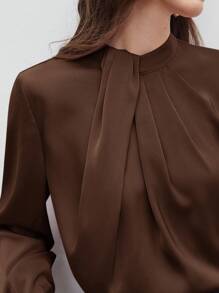 BizChic 女式秋季高领不对称设计褶饰宽松长袖上衣，基本款都市通勤简约优雅时尚商务休闲装，适合教师、办公室、婚礼、音乐会 - 棕色 - 查看 8