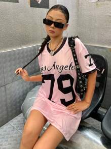 SHEIN Explorewe Streecool KIDS Frühling/Sommer rosa gestreiftes lässiges Mode bequemes süßes lebendiges College-Stil gestreiftes Nummer-Muster Farbblock T-Shirt Kleid, sportlich energiegeladenes Cheerleader Kleid - Pink - Übersicht 4